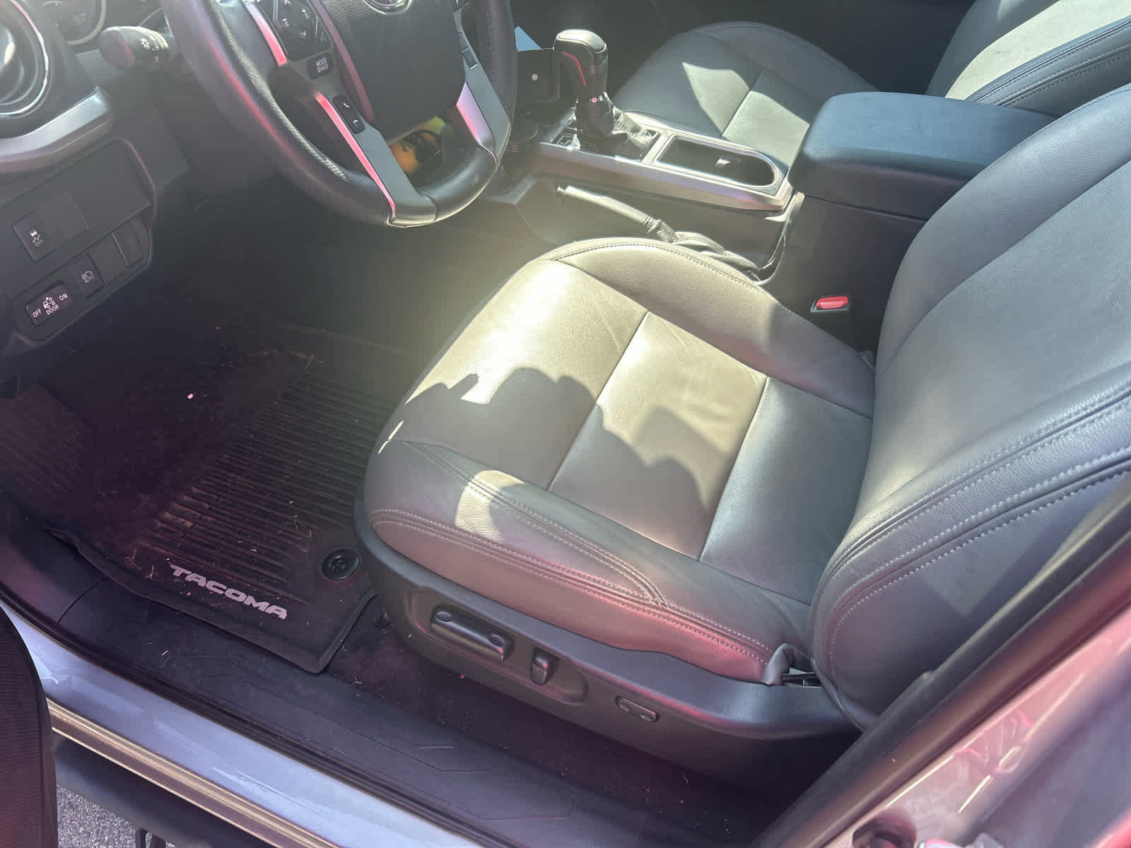 Used 2021 Toyota Tacoma SR5 with VIN 5TFCZ5AN4MX252714 for sale in Little Rock