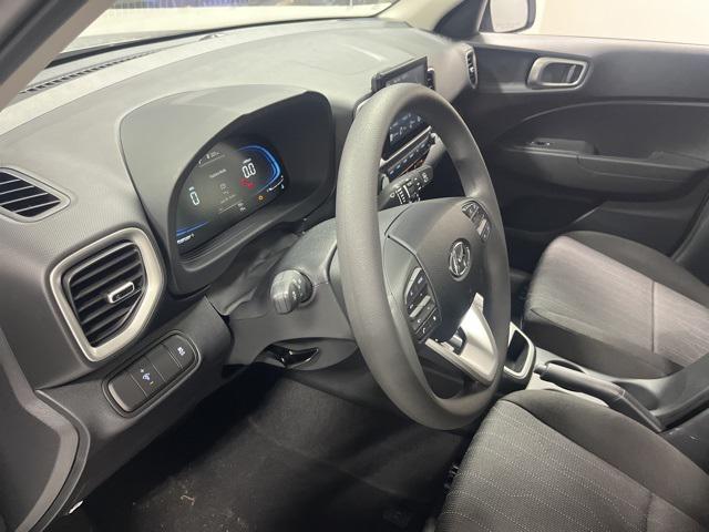 2026 Hyundai Venue SE photo 9