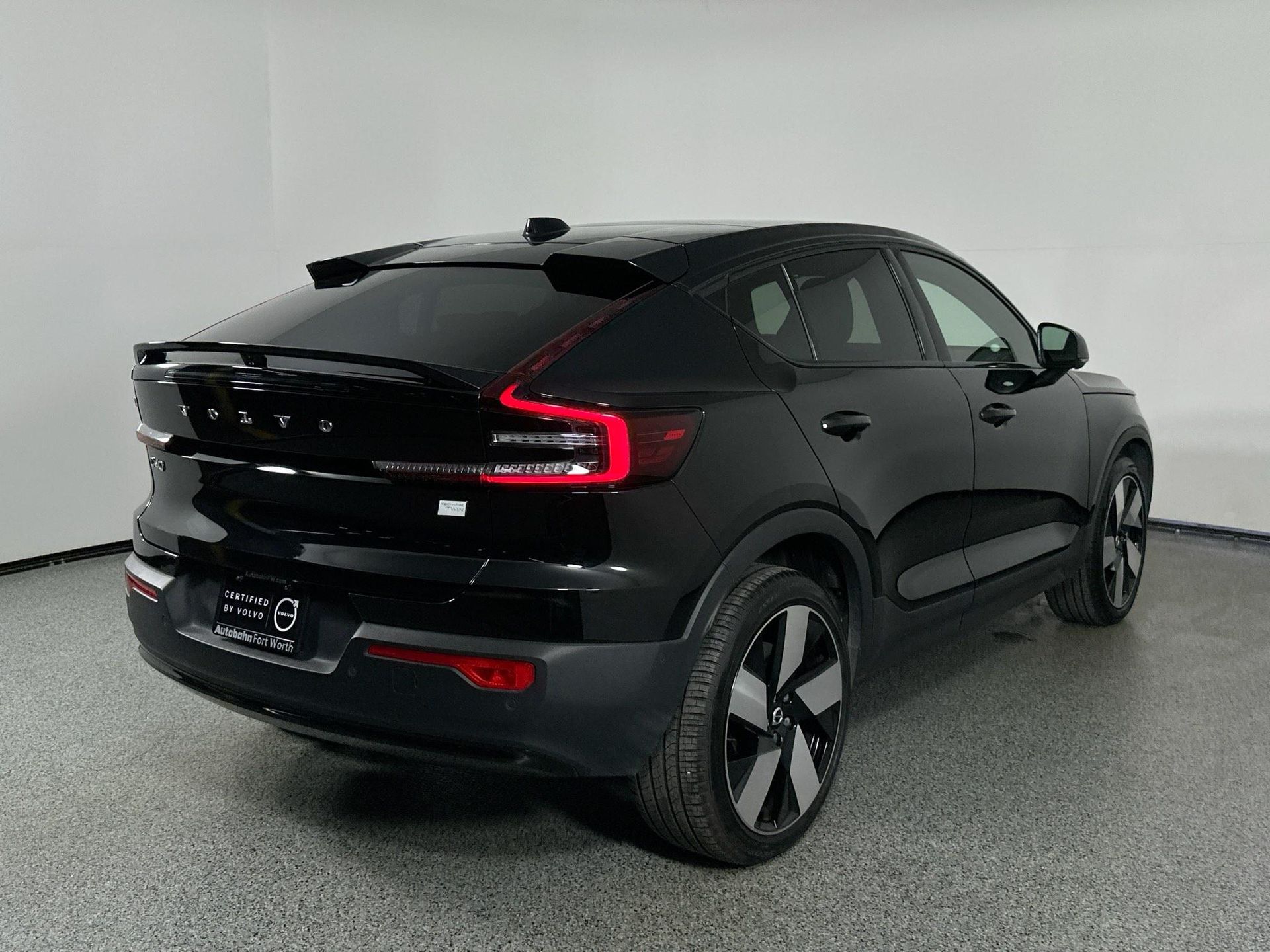 2023 Volvo C40 Recharge Ultimate photo 2