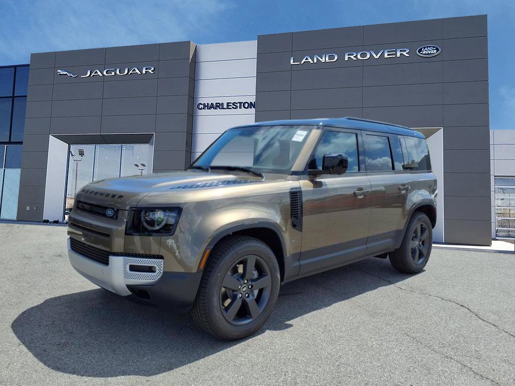 2025 Land Rover Defender S's photo