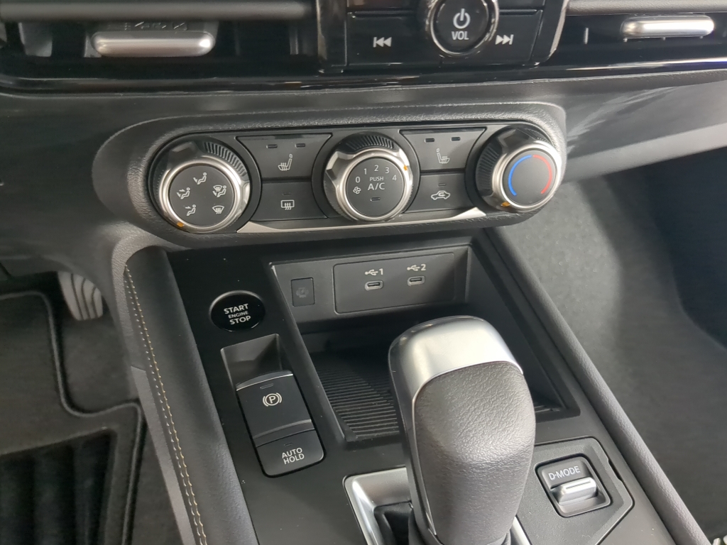 2025 Nissan Kicks SV photo 19