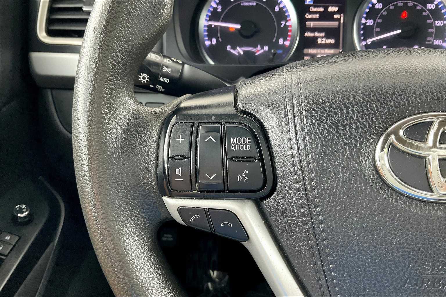 2019 Toyota Highlander LE photo 21