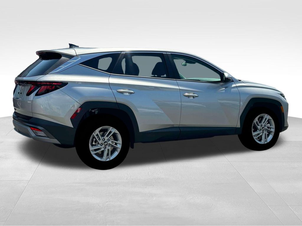 2025 Hyundai Tucson SE photo 5