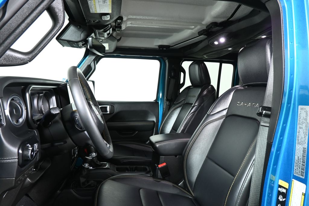 2024 Jeep Wrangler Sahara photo 5