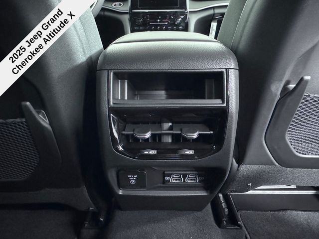 2025 Jeep Grand Cherokee Altitude photo 24