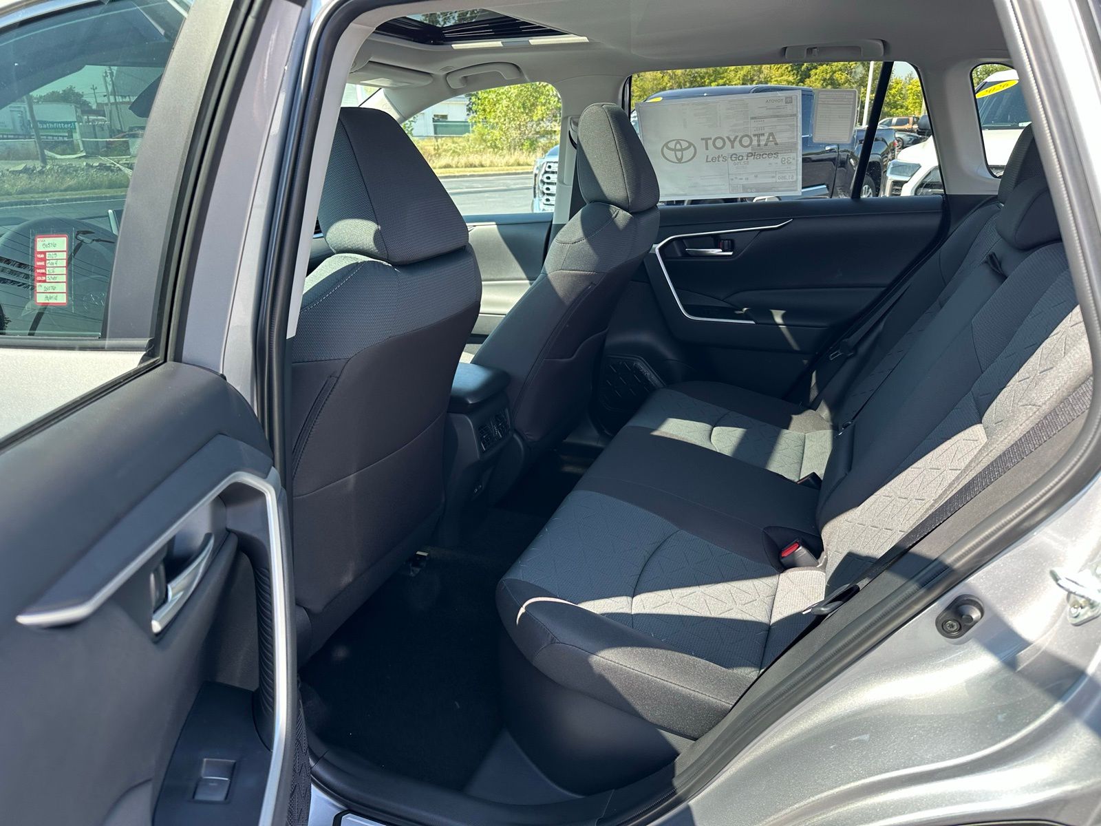 2025 Toyota RAV4 Hybrid XLE photo 19