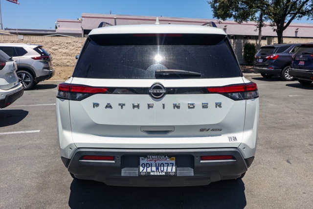 2022 Nissan Pathfinder SV photo 4