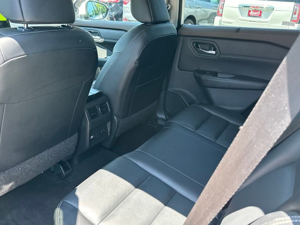 2023 Nissan Rogue SL photo 9