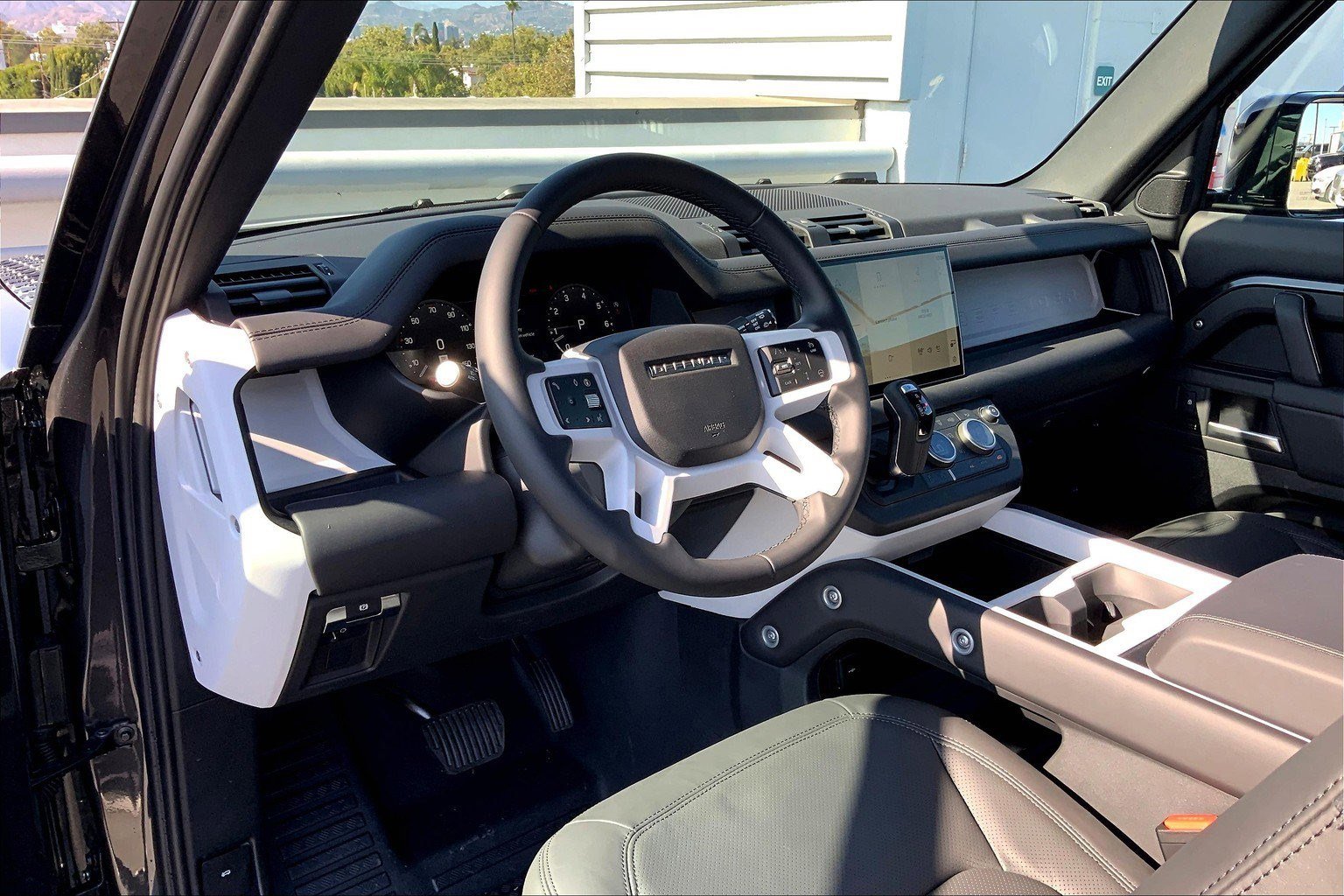 2025 Land Rover Defender 90 X-Dynamic SE photo 4