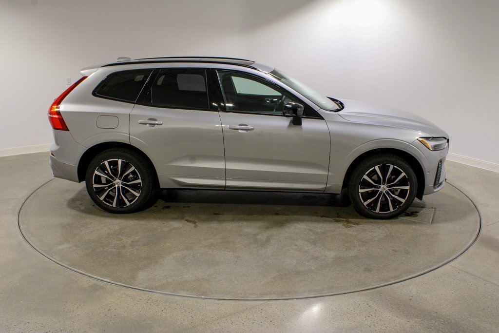 2025 Volvo XC60 B5 Plus photo 6