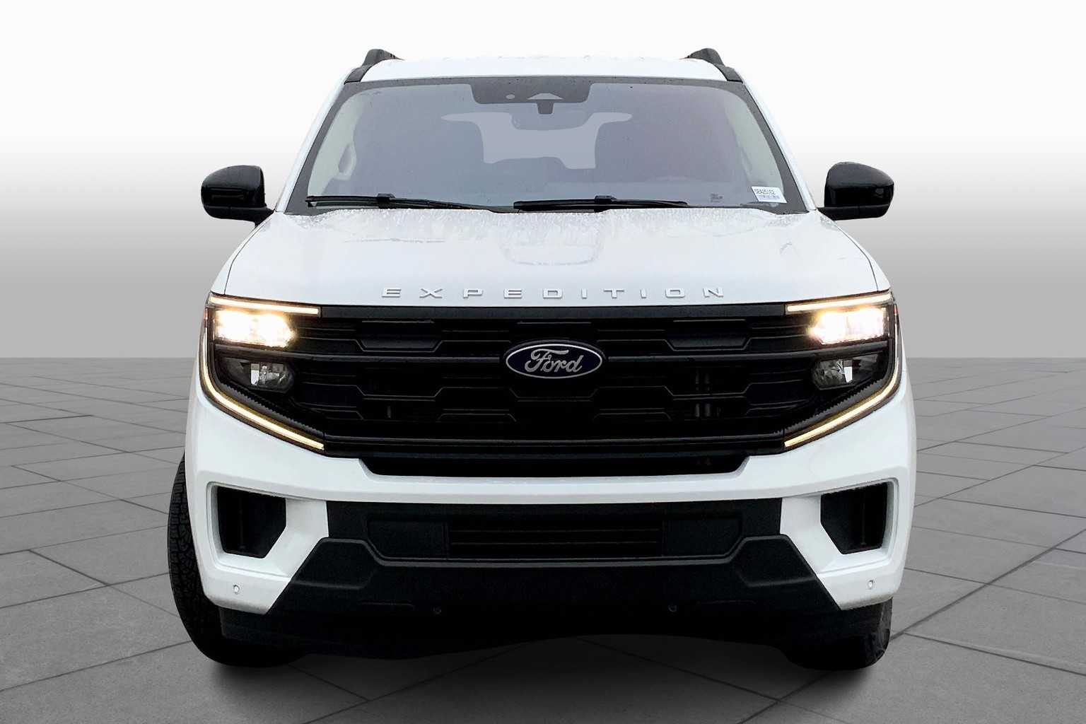 2025 Ford Expedition photo 3