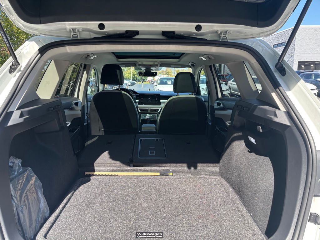 2025 Volkswagen Taos SE photo 23