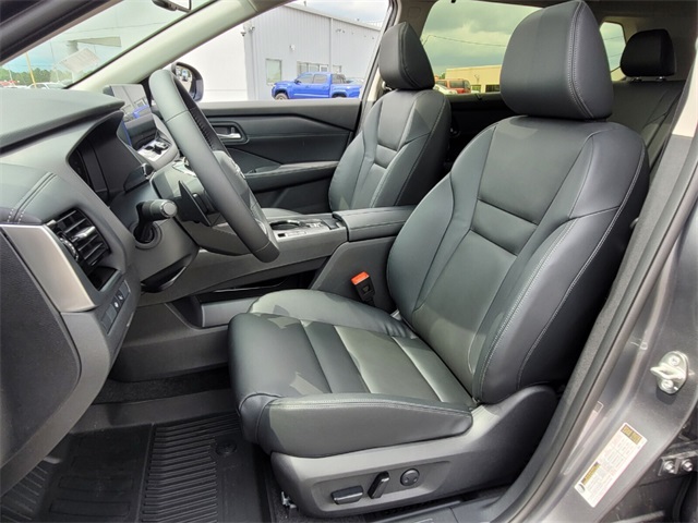 2025 Nissan Rogue SL photo 5