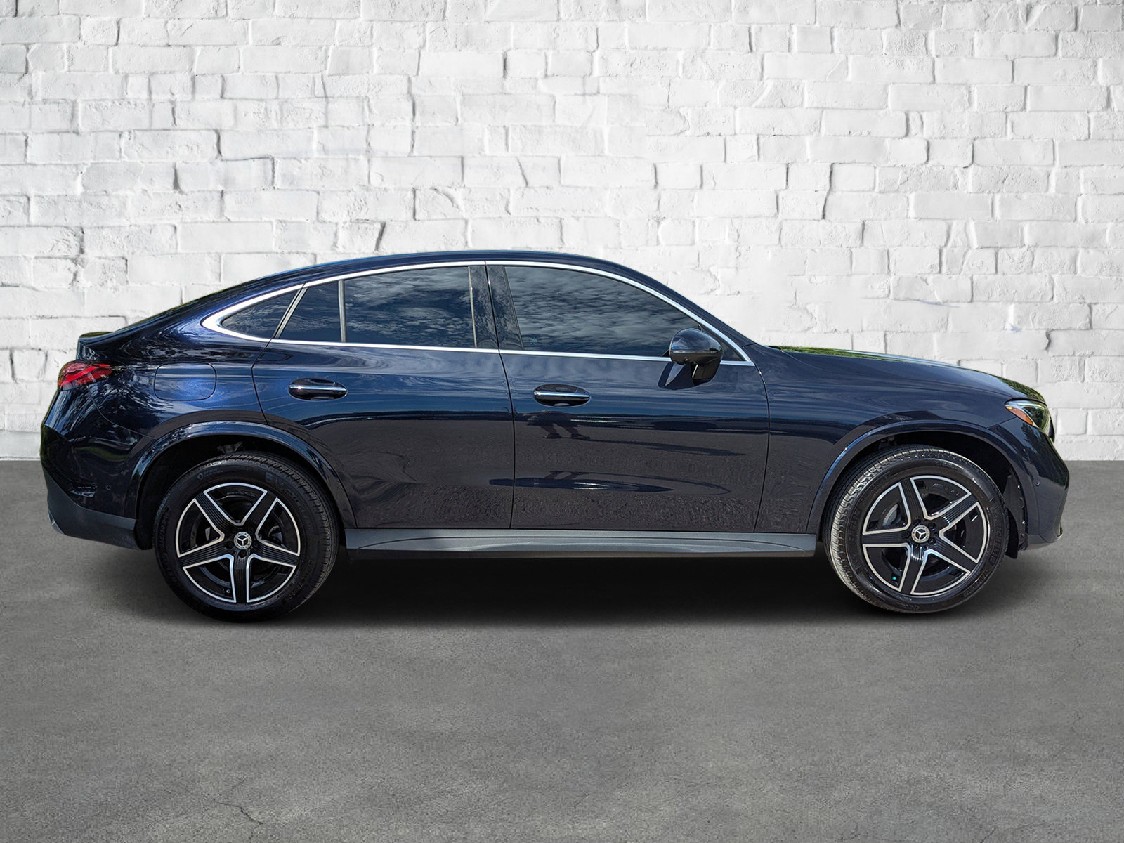 2024 Mercedes Benz GLC 300 4MATIC photo 3