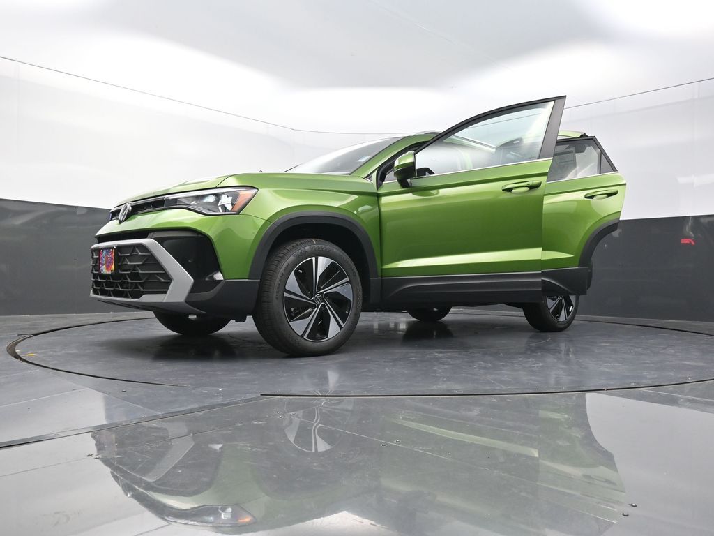 2025 Volkswagen Taos SE photo 28