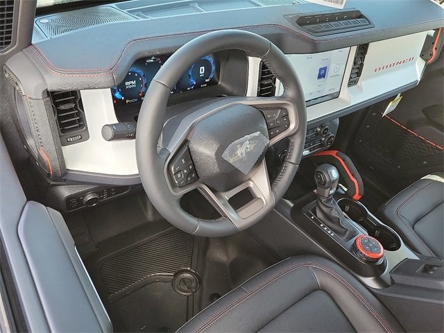 2025 Ford Bronco First Edition photo 4