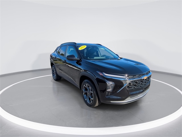 2024 Chevrolet Trax LT photo 2