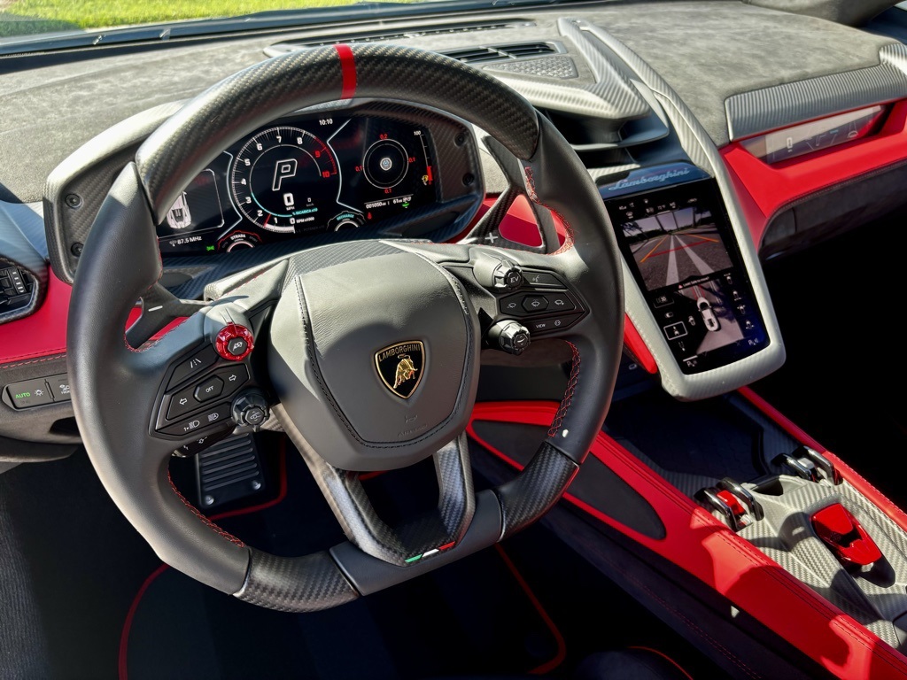 2025 Lamborghini Revuelto photo 18
