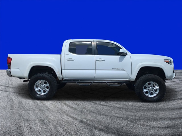 2018 Toyota Tacoma SR5 photo 2