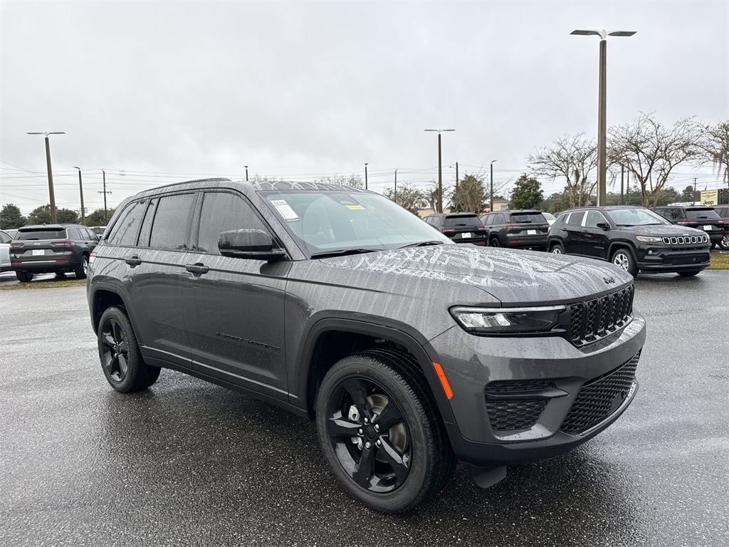 2025 Jeep Grand Cherokee Altitude's photo