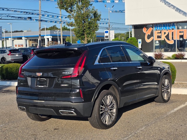 2024 Cadillac XT4 Premium Luxury photo 3