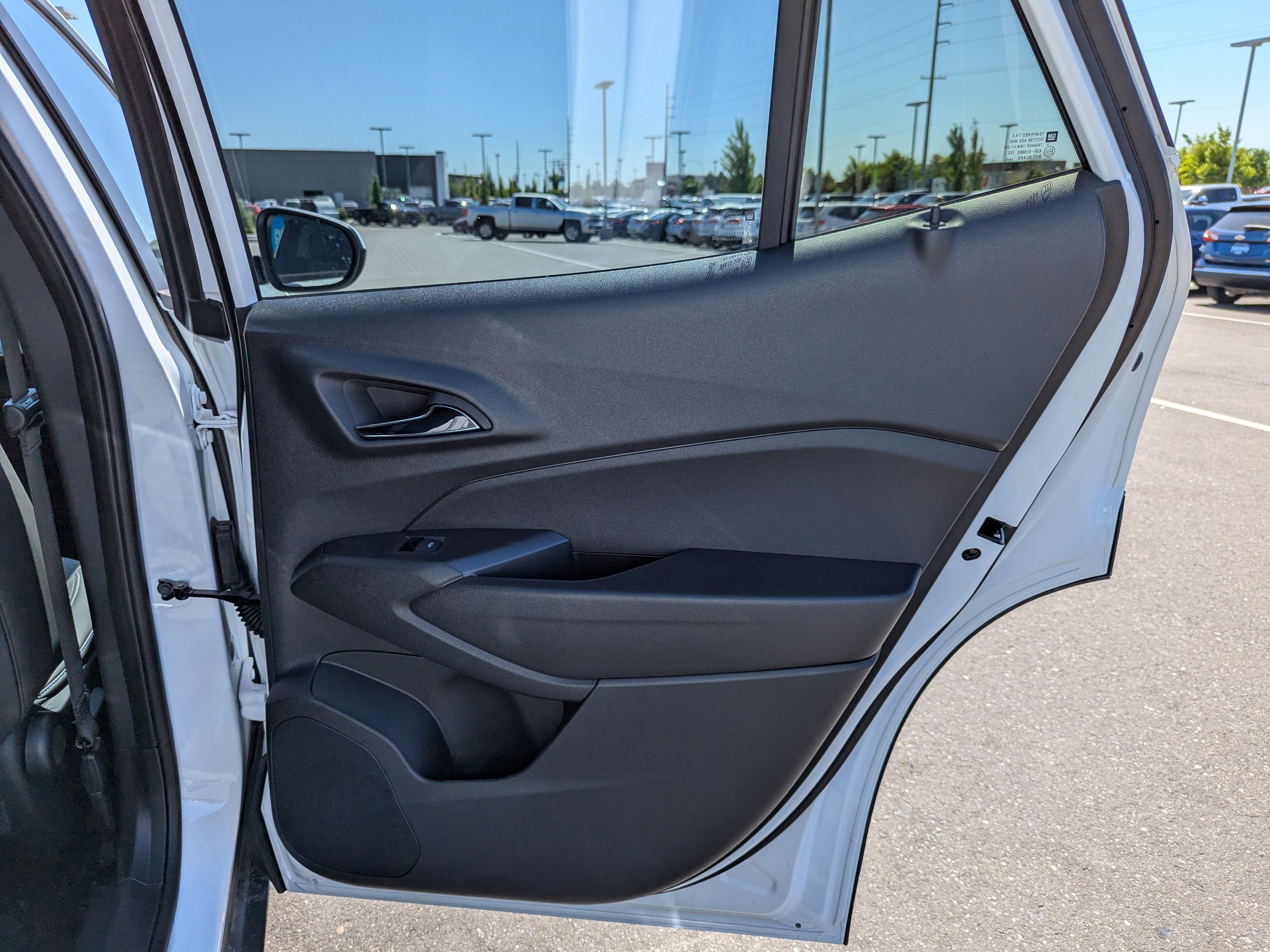 2025 Chevrolet Trax LT photo 34