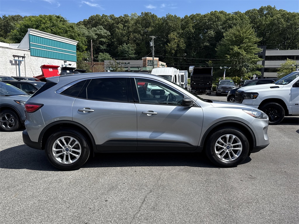 2022 Ford Escape SE photo 3