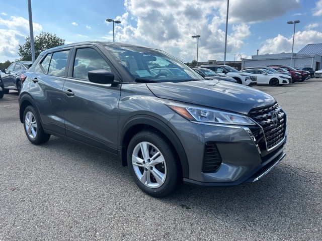 2025 Nissan KICKS PLAY Base's photo