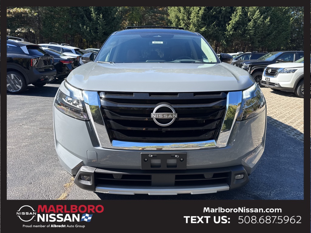 2025 Nissan Pathfinder Platinum photo 2