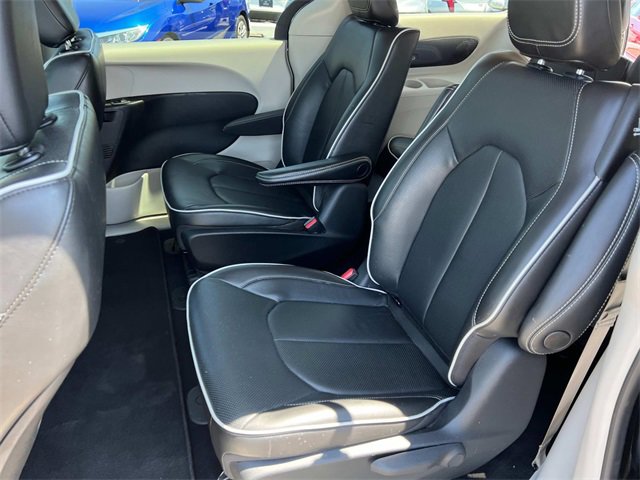2022 Chrysler Pacifica Hybrid Limited photo 13