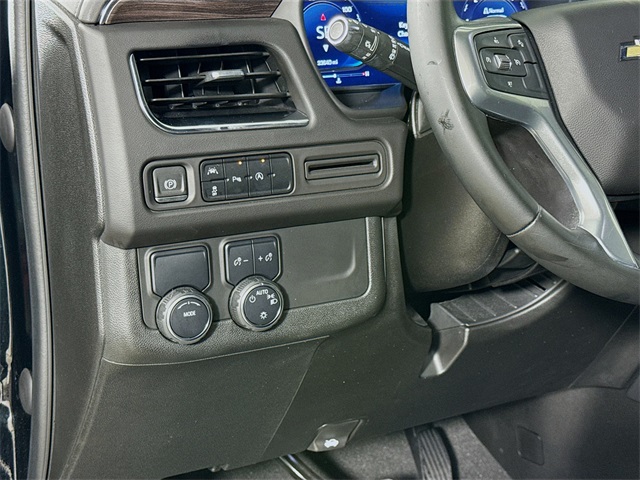 2023 Chevrolet Suburban LT photo 9
