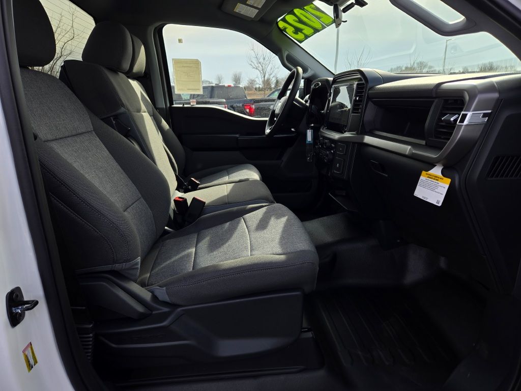 2025 Ford F-150 XL photo 4