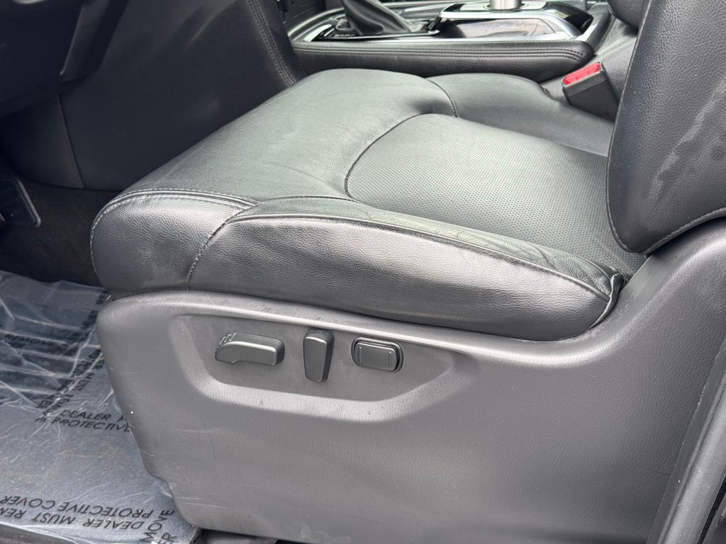 2023 Nissan Armada SL photo 22
