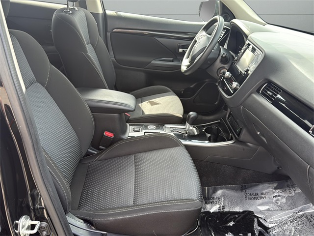 2020 Mitsubishi Outlander ES photo 22