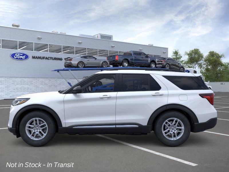 2025 Ford Explorer photo 2