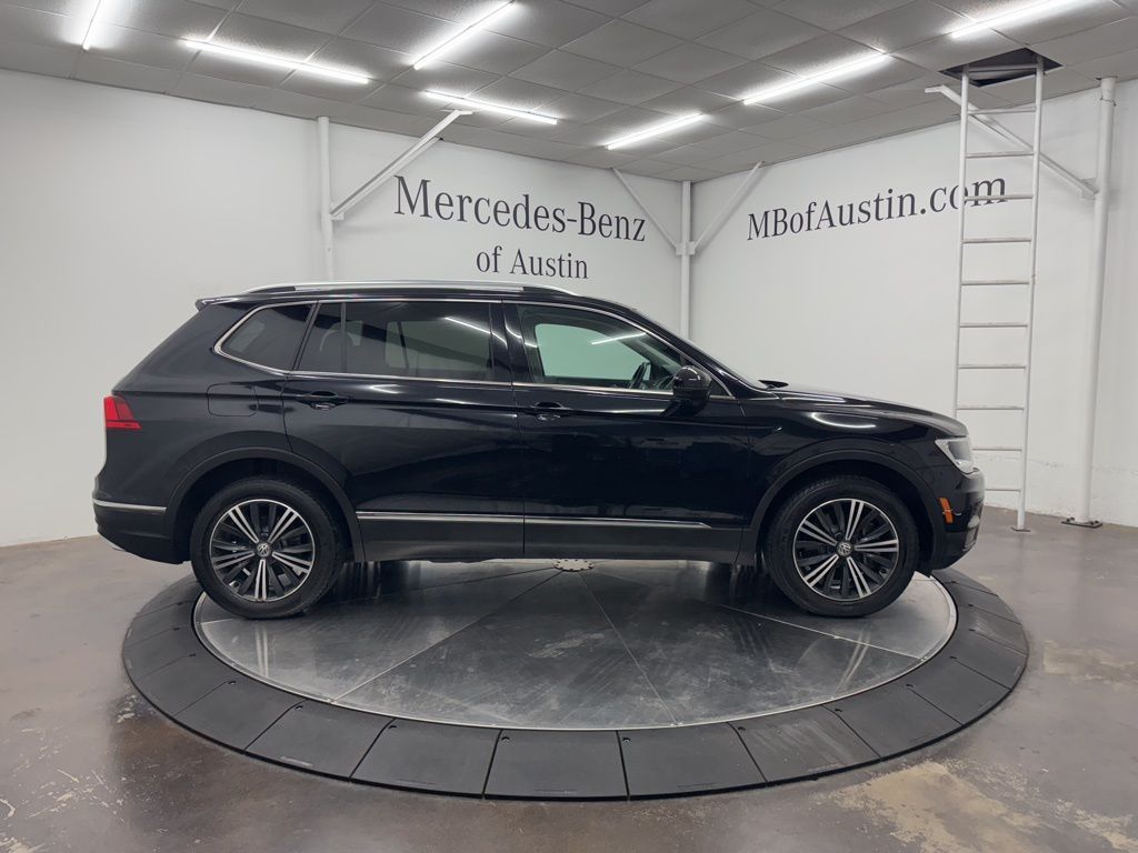 2019 Volkswagen Tiguan SEL R-Line photo 6