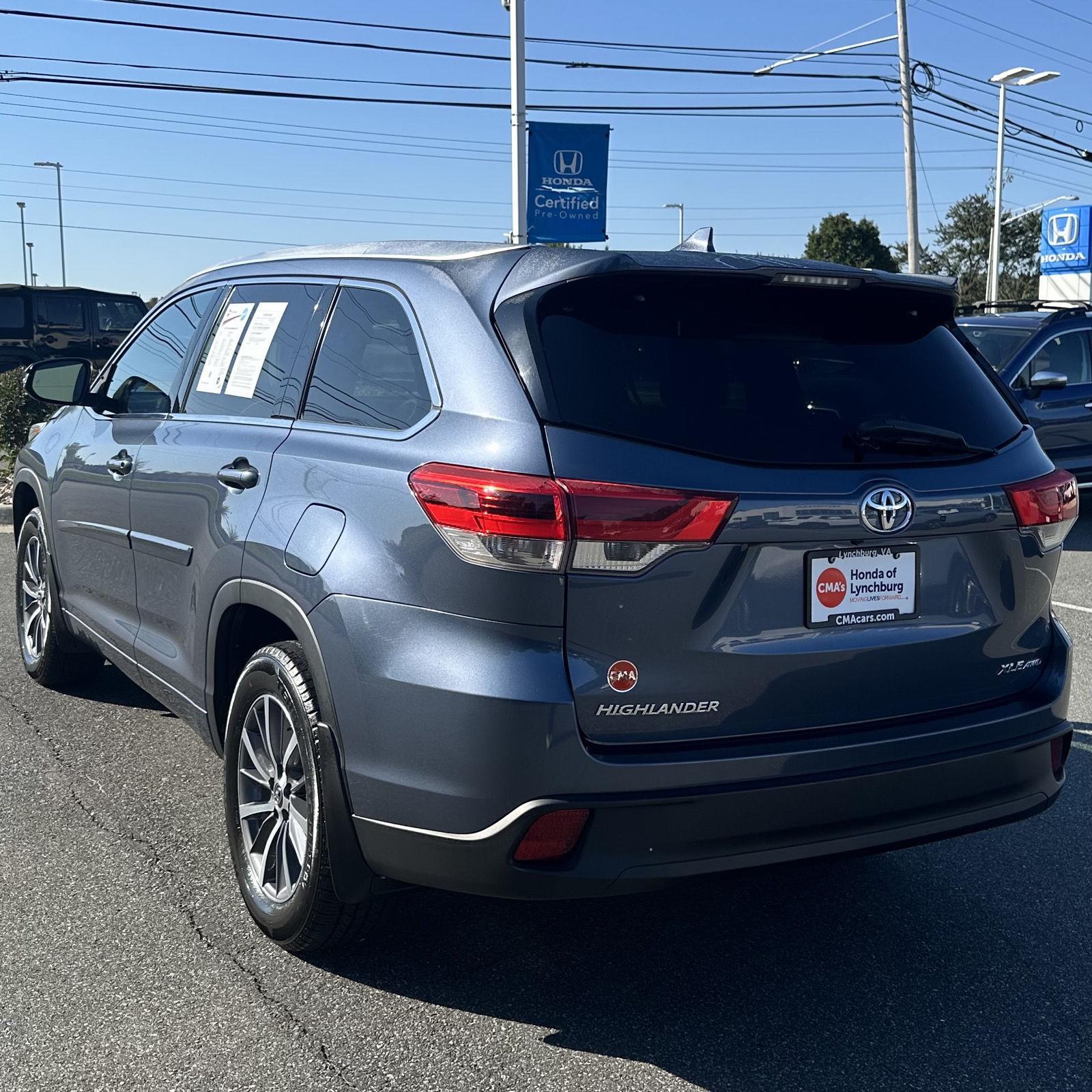 2017 Toyota Highlander XLE photo 2