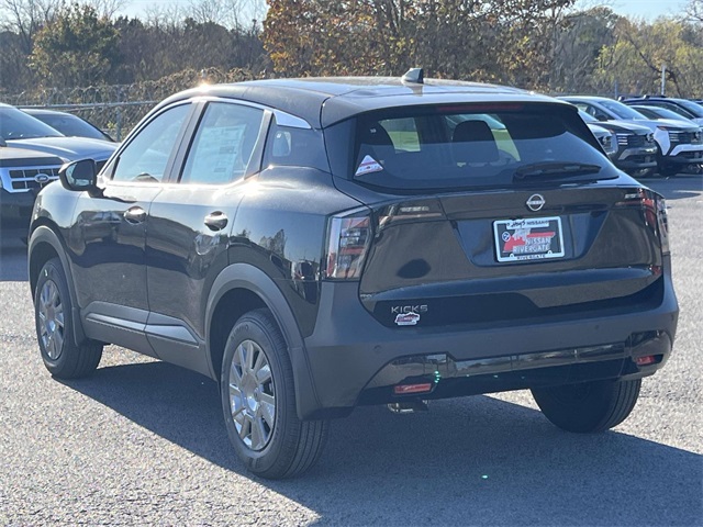 2026 Nissan Kicks S photo 4