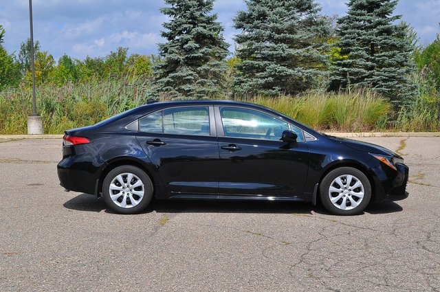 2024 Toyota Corolla LE photo 2