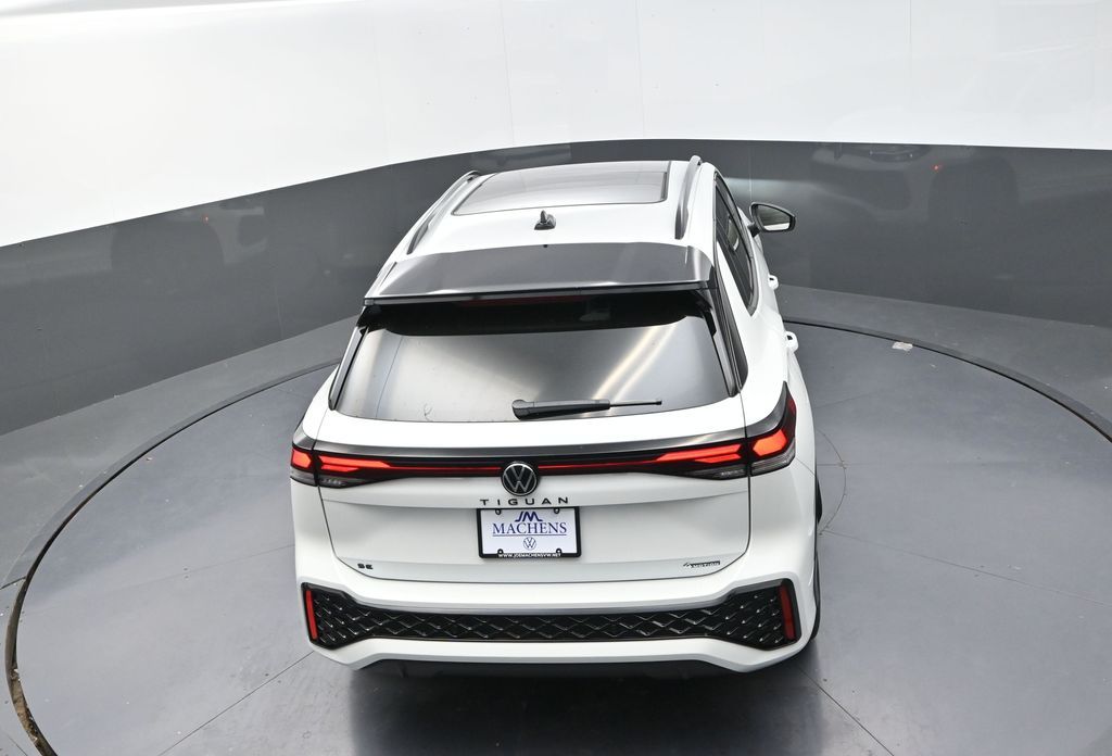 2025 Volkswagen Tiguan SE R-Line Black photo 13