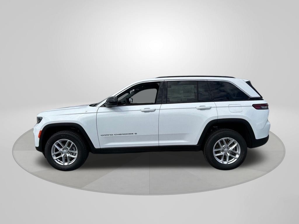 2025 Jeep Grand Cherokee Laredo Altitude photo 4