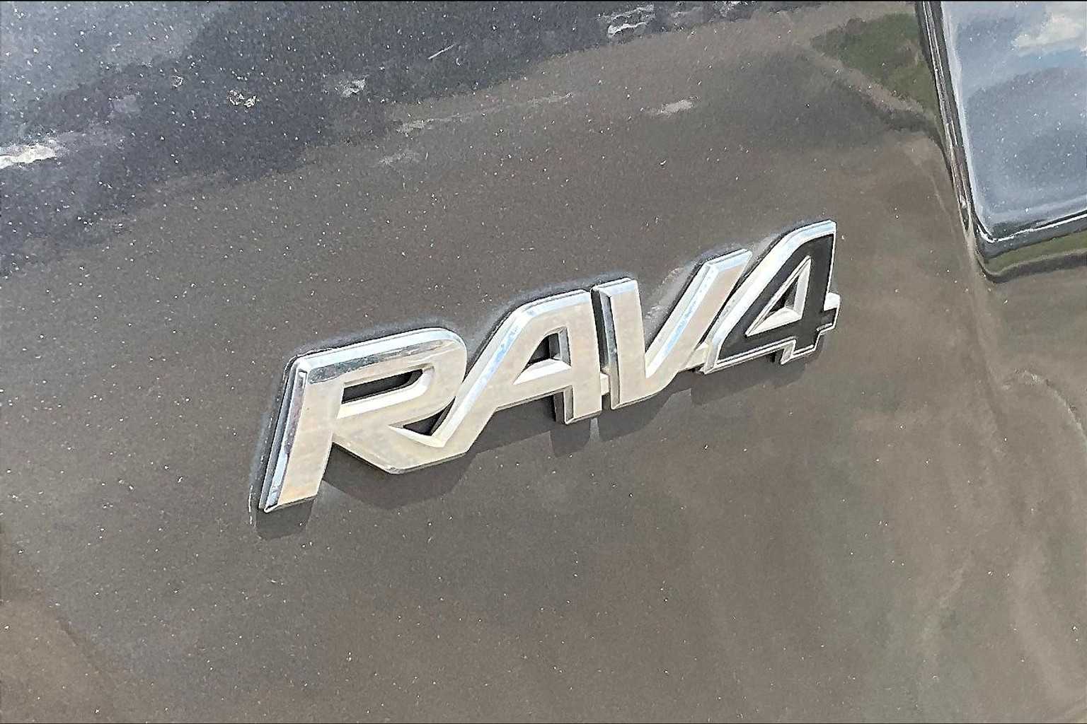 2017 Toyota RAV4 XLE photo 29