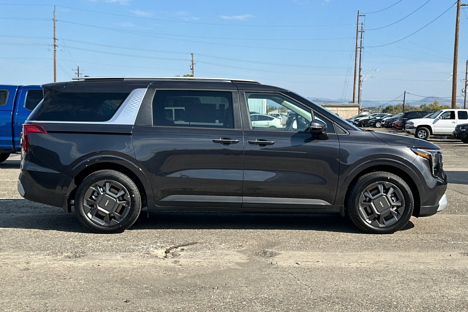 2026 Kia Carnival EX photo 2