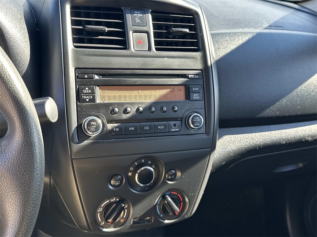 2016 Nissan Versa 1.6 Plus photo 2