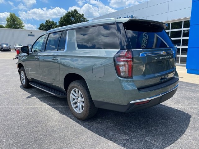 2023 Chevrolet Suburban LT photo 3