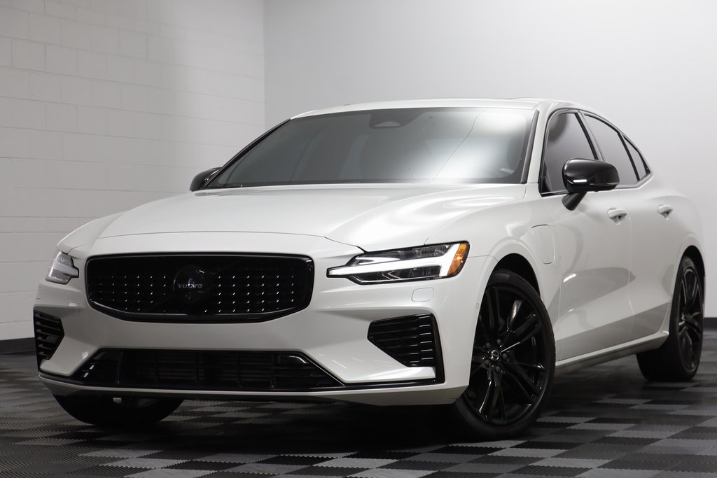 2024 Volvo S60 Plus's photo