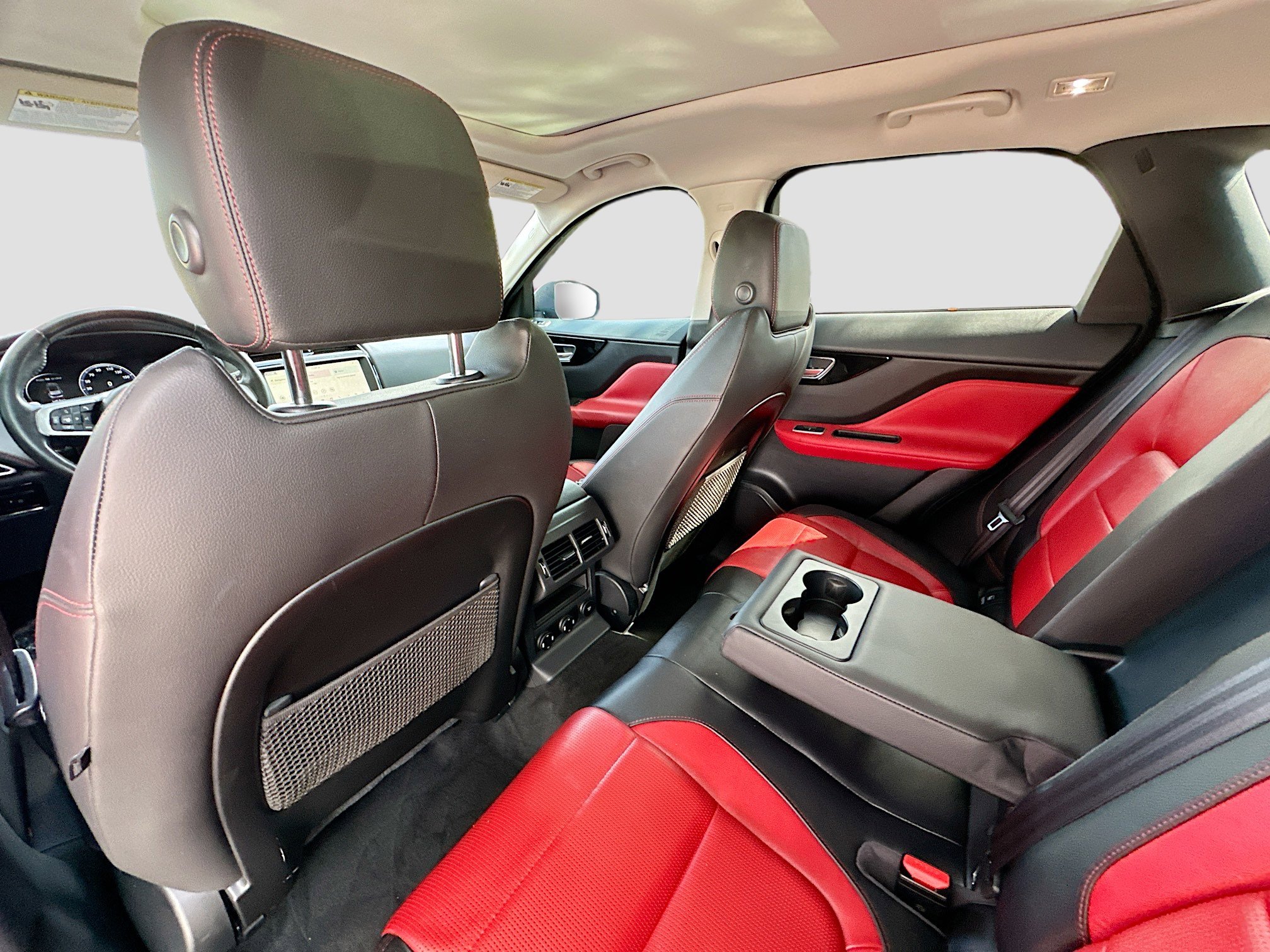 2018 Jaguar F-PACE R-Dynamic SE photo 24