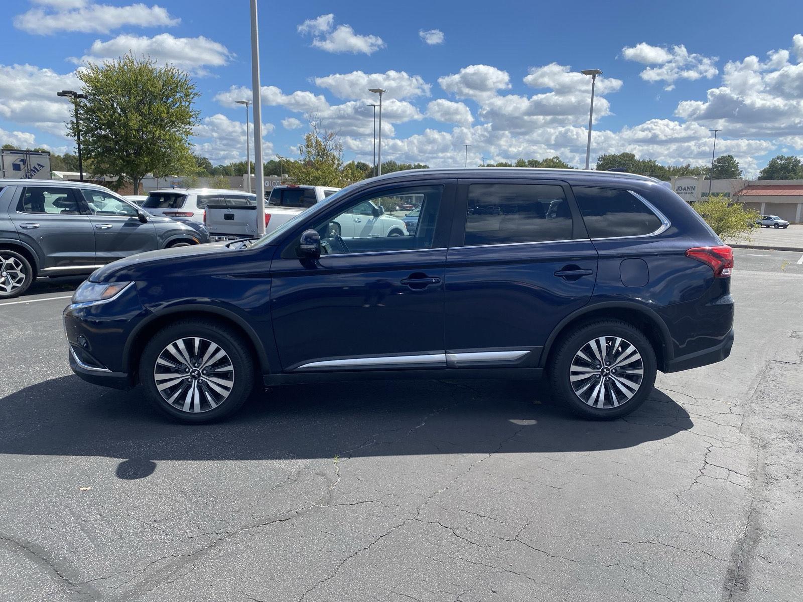 2020 Mitsubishi Outlander SEL photo 3
