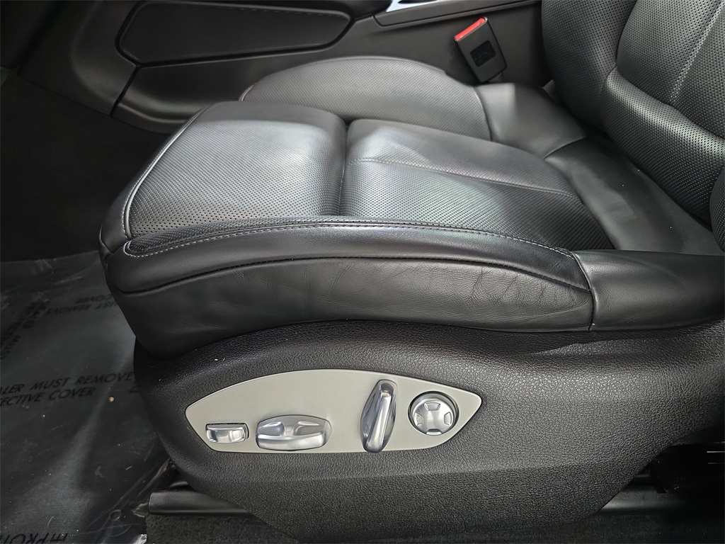 2024 Porsche Macan T photo 20