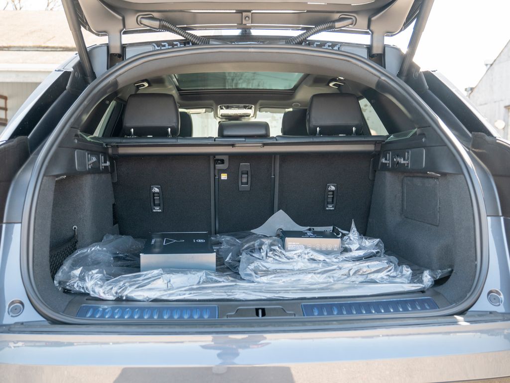 2026 Land Rover Range Rover Velar SE photo 22